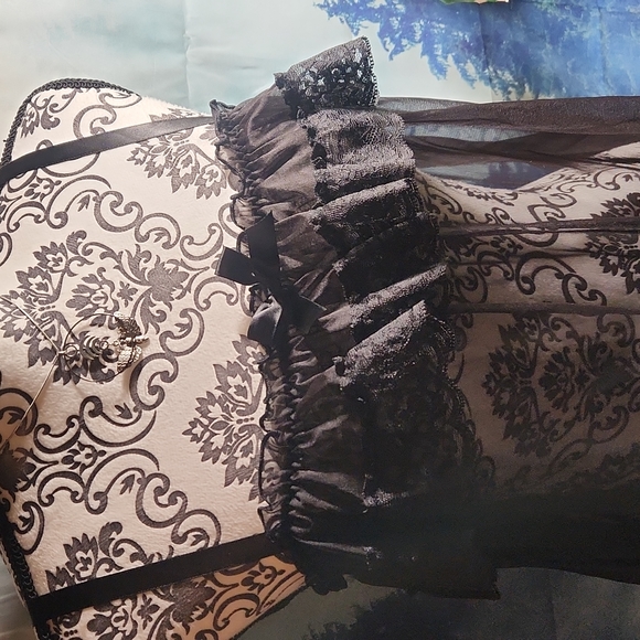 Victoria's Secret Lingerie Chemise Top - Picture 2 of 9